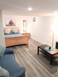 Galería fotográfica de Brand New 2-Bedroom Basement Apartment with Free parking! en Brampton