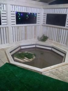 Swimming pool sa o malapit sa Садиба Срібні Карпати