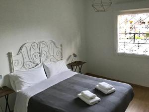 a bedroom with a bed with two towels on it at La Casita del Alcázar in Medina de Pomar