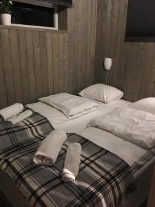 two beds in a room with towels on them at Oppheim-Myrkdalen privat hytte in Vossestrand