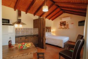 Giường trong phòng chung tại Vila Maria Quinta 13 " Maria Quinta" +87 ảnh