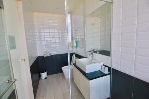 Koupelna v ubytování 嵵裡仙人掌海景民宿Ocean view room