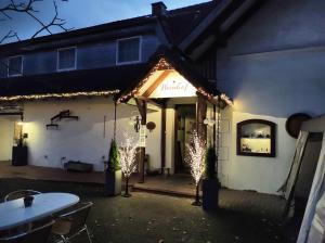 a building with lights on the front of it at Hotel Weinhof Groß Mackenstedt in Stuhr