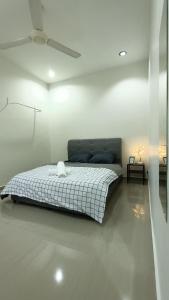 Una cama o camas en una habitación de Party/Gathering Semi-D House @Nusajaya Skudai Johor By Popeye Homestay