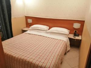 Posteľ alebo postele v izbe v ubytovaní Hotel Verona Rome