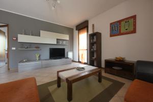 a living room with a couch and a coffee table at B&B Villa Lodigiana in Brugherio