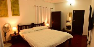 Säng eller sängar i ett rum på Nivaasana Bed & Breakfast