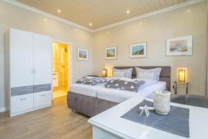 a bedroom with a large bed and a bathroom at Sterntaler in Westerland