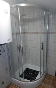 Kúpeľňa v ubytovaní Apartmani Admiral