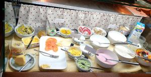 Makanan di atau di tempat lain dekat hotel