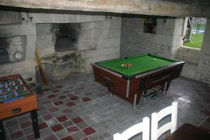 Biliár nebo kulečník v ubytování L'Ancienne Cave