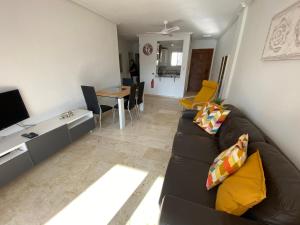 TV a/nebo společenská místnost v ubytování Villagolf Penthouse