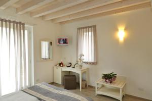 TV a/nebo společenská místnost v ubytování Agriturismo La Rocca