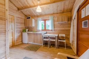 Η κουζίνα ή μικρή κουζίνα στο Kaszubski Zakątek