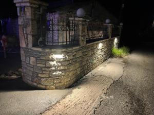 Foto dalla galleria di ΒΙΛΛΑ ΤΟ ΠΕΤΡΙΝΟ stone bild villa full equipment a Nafpaktos