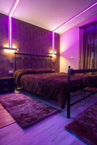Letto o letti in una camera di ΒΙΛΛΑ ΤΟ ΠΕΤΡΙΝΟ stone bild villa full equipment
