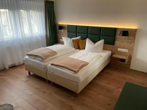 Postel nebo postele na pokoji v ubytování Hotel Hochfirst