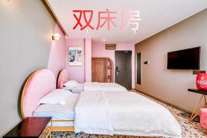 Postel nebo postele na pokoji v ubytování 仙本那爱丽家民宿Elly's Home