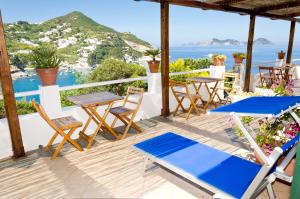 Tầm nhìn ra hồ bơi gần/tại Sunset Village Ponza