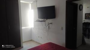 a bedroom with a flat screen tv on the wall at Apartamento 28U in Bucaramanga