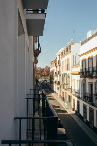 widok z balkonu budynku w obiekcie Modern with balcony- 2Bd 2Bth- San Vicente w Sewilli