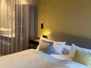 Posteľ alebo postele v izbe v ubytovaní hirschen dornbirn - das boutiquestyle hotel - skyrelax & wellness im rooftop