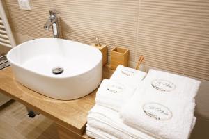 a bathroom with a sink and towels on a counter at IL NIDO L'Aquila in LʼAquila +33 photos