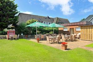 Gallery image of Hotel und Restaurant Petit Robby in Wenningstedt +26 photos