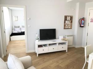 Televízia a/alebo spoločenská miestnosť v ubytovaní Castro Holidays - Vistas Mar y Monte Céntrico Garaje Gratis
