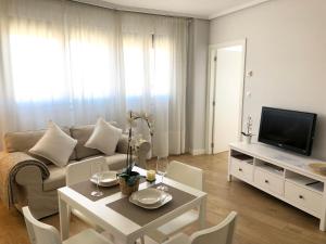 Televízia a/alebo spoločenská miestnosť v ubytovaní Castro Holidays - Vistas Mar y Monte Céntrico Garaje Gratis