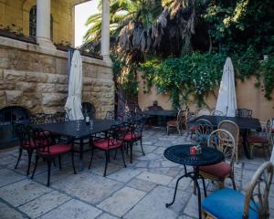A restaurant or other place to eat at Jerusalem Garden Home