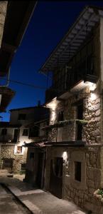 a stone building with lights on the side of it at LA CASA REBONITA in Candelario