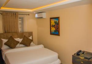 Katil atau katil-katil dalam bilik di Choice Luxe Lagos