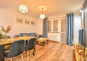 Część wypoczynkowa w obiekcie Apartamenty Maja i Zuzia