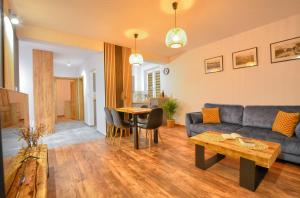 Część wypoczynkowa w obiekcie Apartamenty Maja i Zuzia