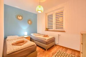 Łóżko lub łóżka w pokoju w obiekcie Apartamenty Maja i Zuzia