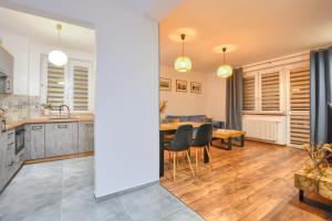 Kuchnia lub aneks kuchenny w obiekcie Apartamenty Maja i Zuzia