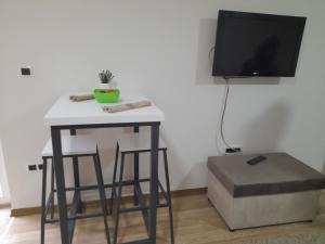 TV a/nebo společenská místnost v ubytování Sleep and drive No2