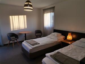 A bed or beds in a room at Jonathan Bed&Pizza