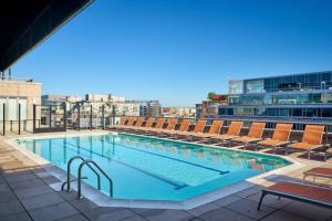 Modern 1-Bd Unit with Gorgeous View of DC Skyline