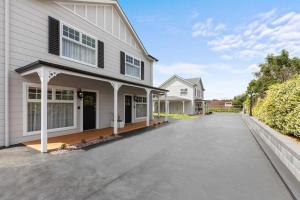 an empty driveway in front of a house at Foxmount Estate - Astrid in Mount Gambier