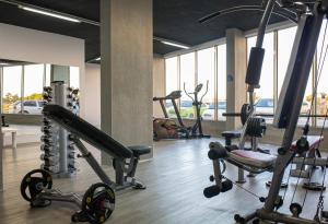 The fitness centre and/or fitness facilities at Amarras Center