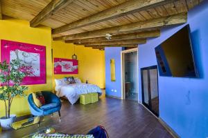 Gallery image of Villa Favella-Pop-Art-View-7BR-Jamaca De Dios-Balcony-Dream in Jarabacoa