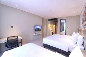 Postel nebo postele na pokoji v ubytování Prime Park Hotel & Convention Lombok