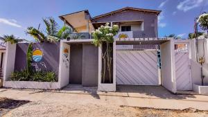 Bangunan di mana terletaknya rumah tamu ini