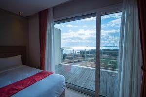 Postel nebo postele na pokoji v ubytování Y Resort Jeju + 37 fotografií