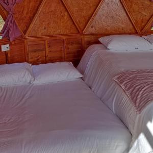 Domos Lago Muisca Chia客房内的一张或多张床位