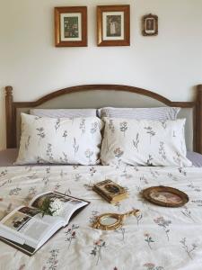 Postel nebo postele na pokoji v ubytování Hè Maison Boutique Stay & café