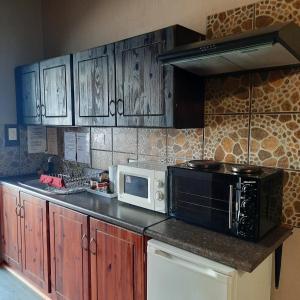 Η κουζίνα ή μικρή κουζίνα στο Monte Roza Guest House