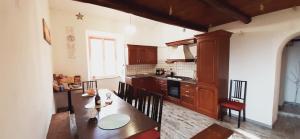 A kitchen or kitchenette at DIMORA IL CAMALEONTE apartments in nature with pool